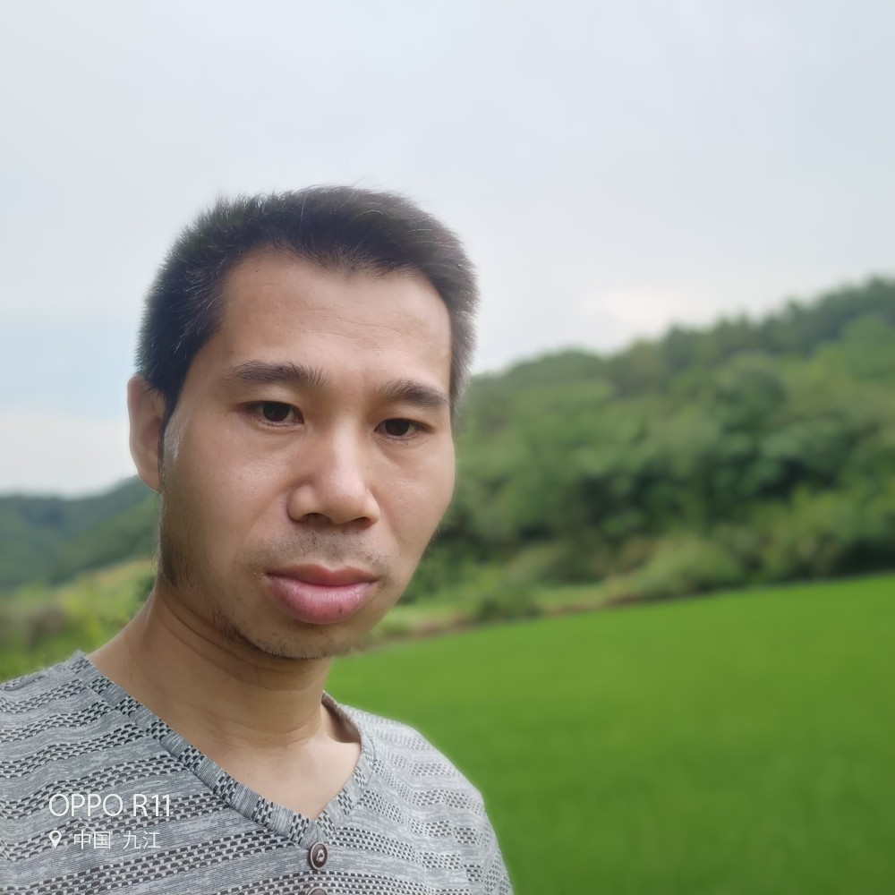 爱听歌小伙的照片