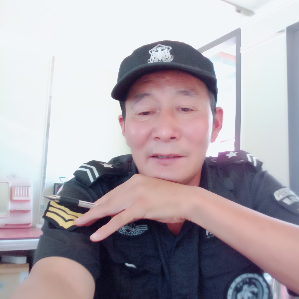落单的相思鸟的照片