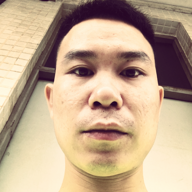 仁爱拿红玫瑰的照片