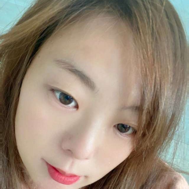 海燕用眯眯眼的照片