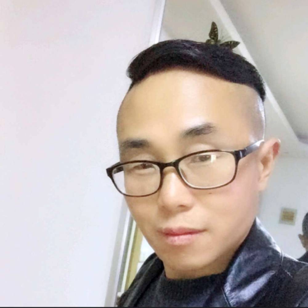 轻松有眼神的照片