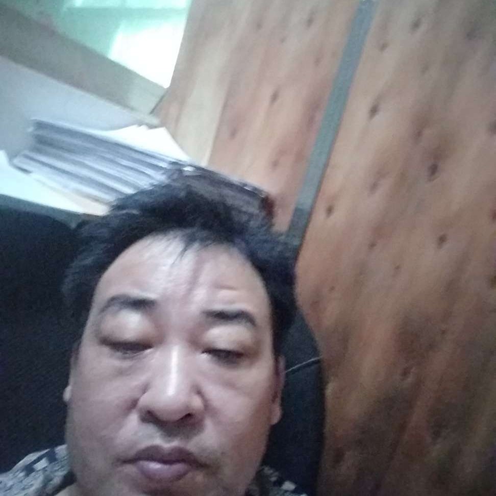 留胡子挽手往事的照片