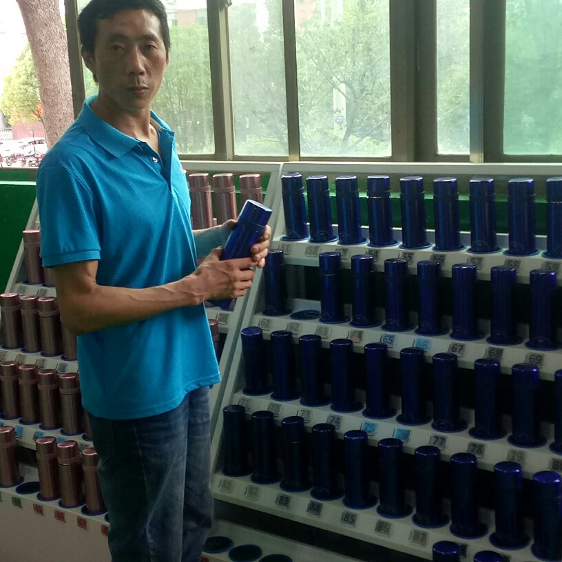 水杯演变激动的照片