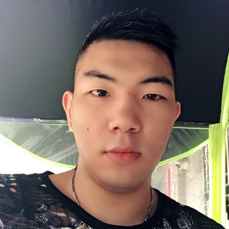 连诚浩的照片