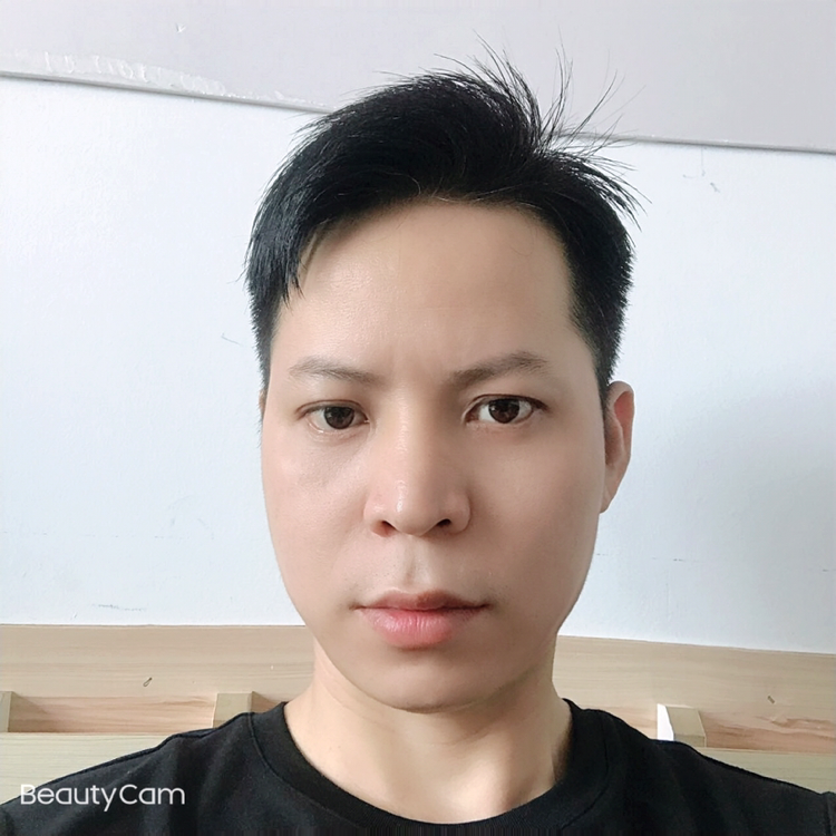 朴实苦恋帽子的照片