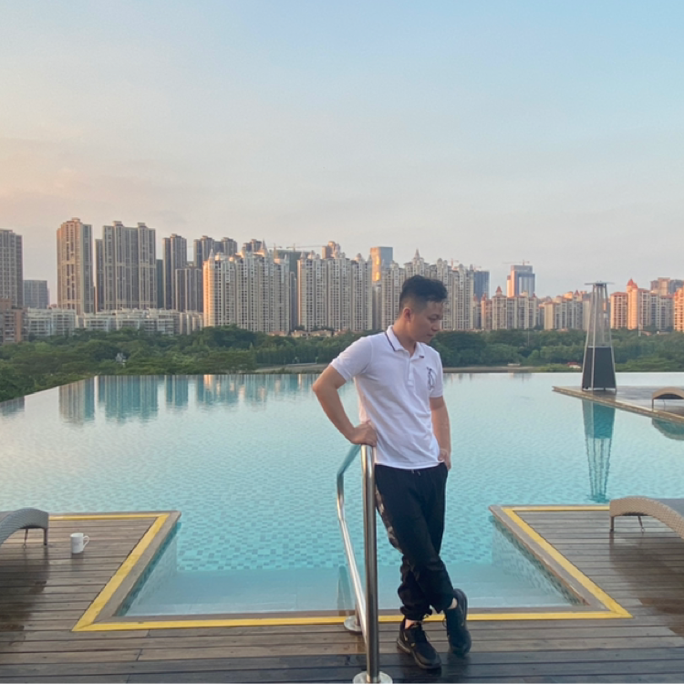 高高迎刺猬的照片