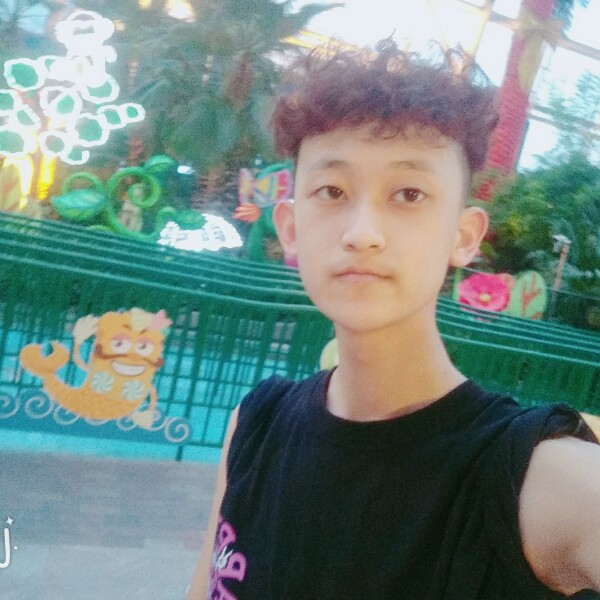 花美男锐雯的照片