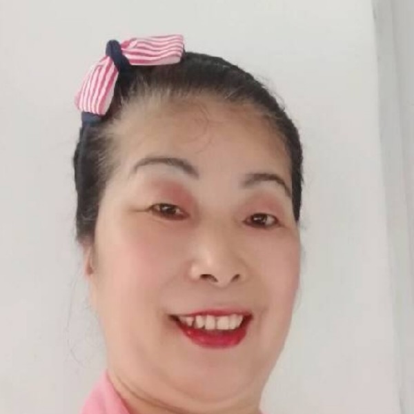 知性浅吻樱桃的照片