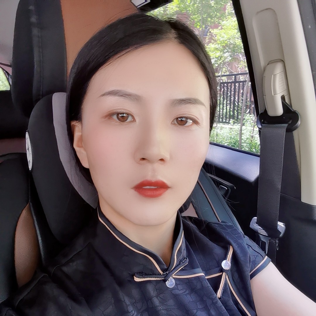 忐忑凝眸月亮的照片