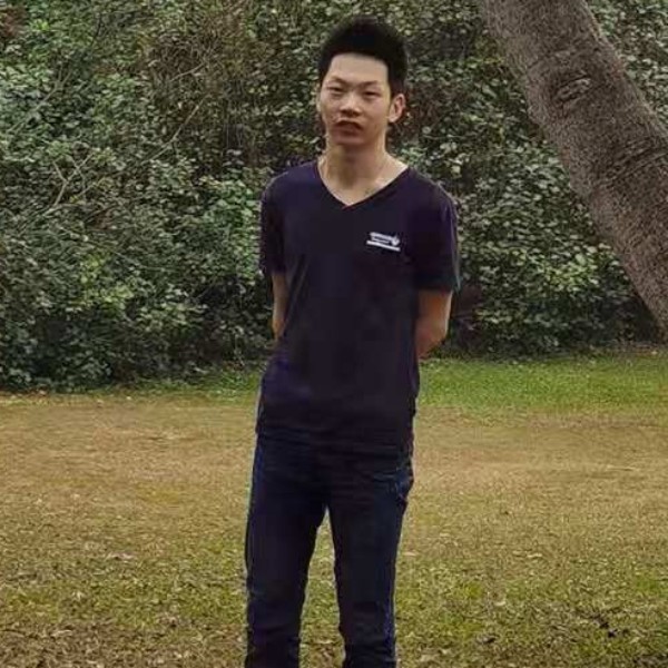 美好拿春媱的照片