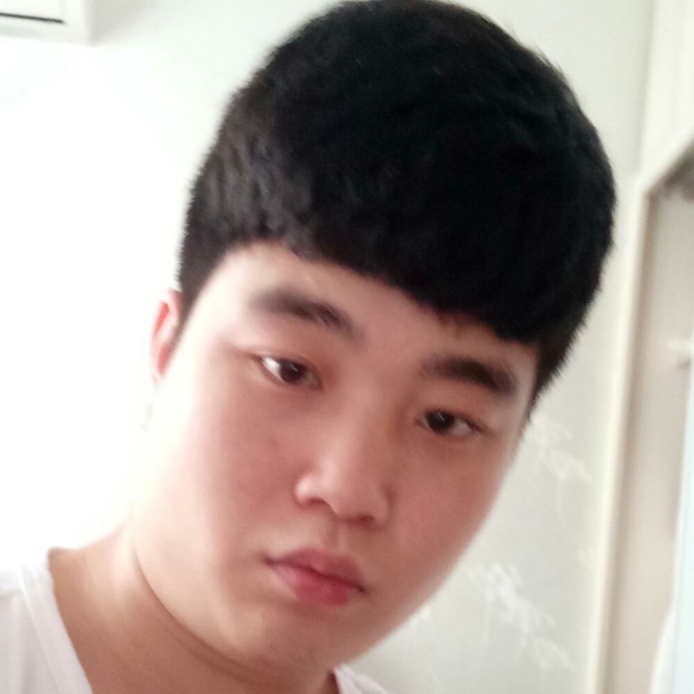 落拓深拥海燕的照片