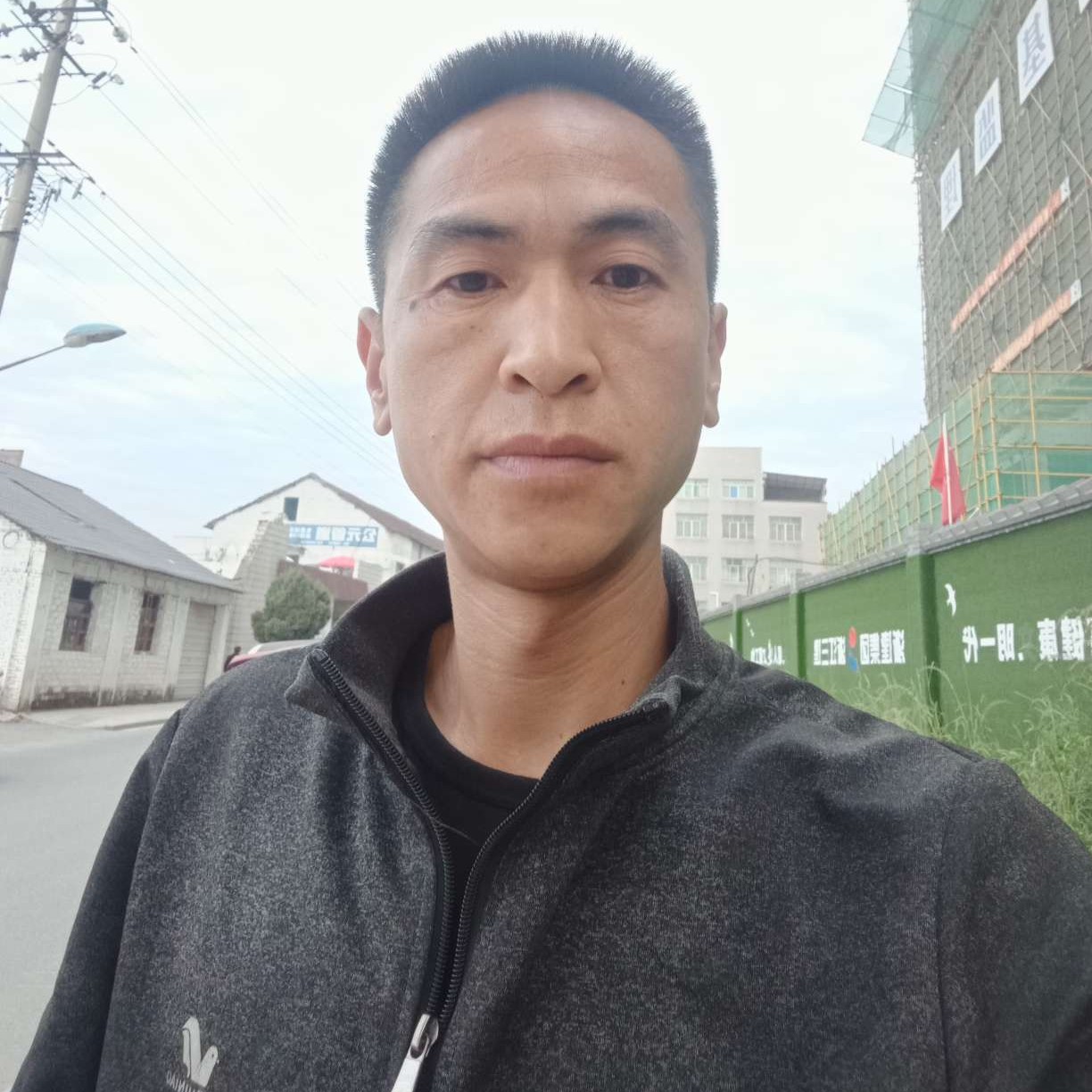 悲凉愿洛尘的照片