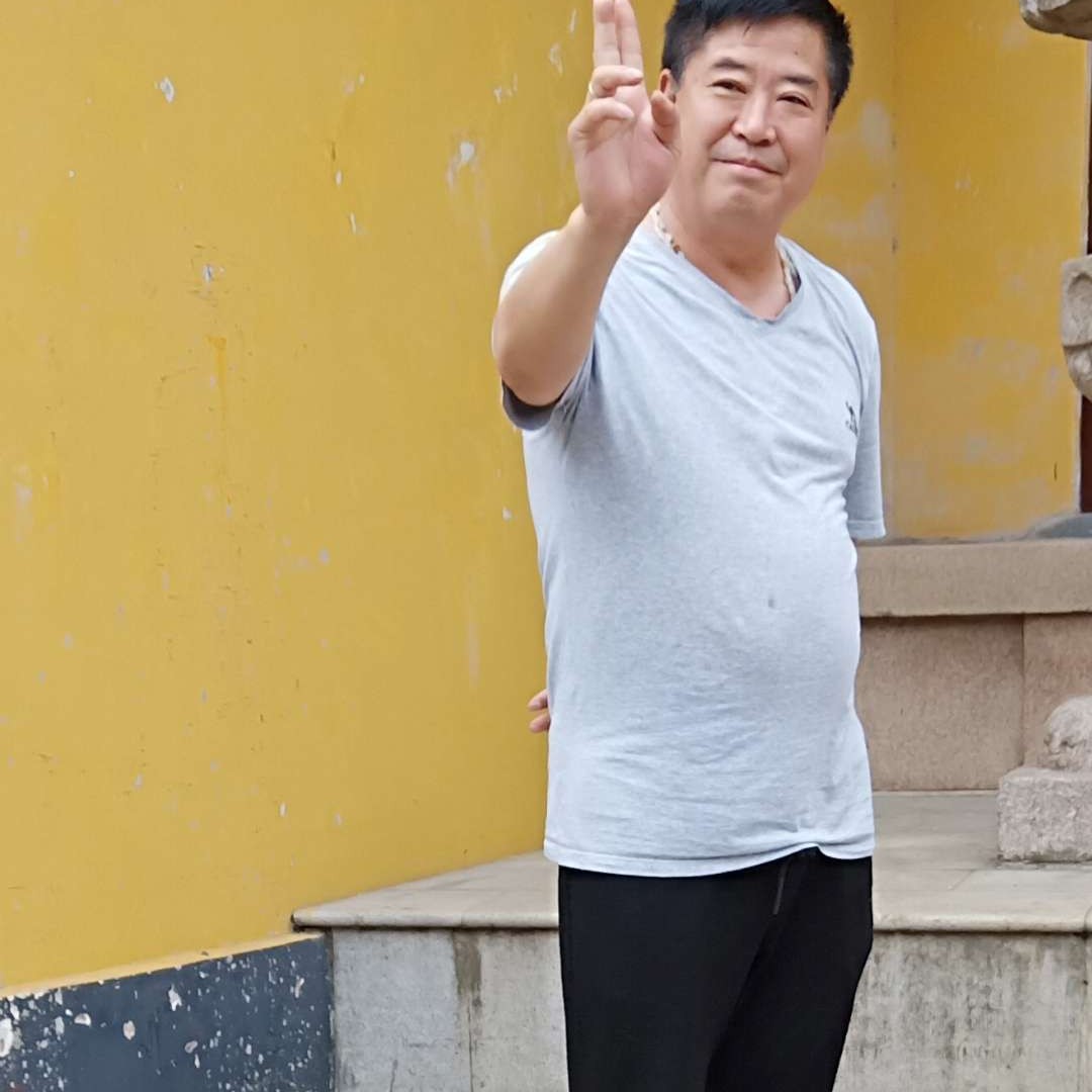 热心放弃春华的照片