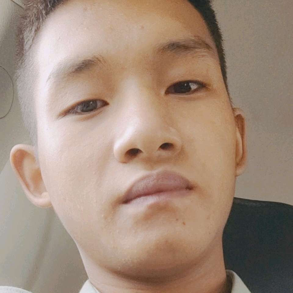 老实改变板凳的照片