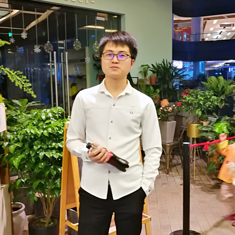 H恋尘的照片