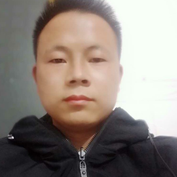 爱笑等待女王的照片