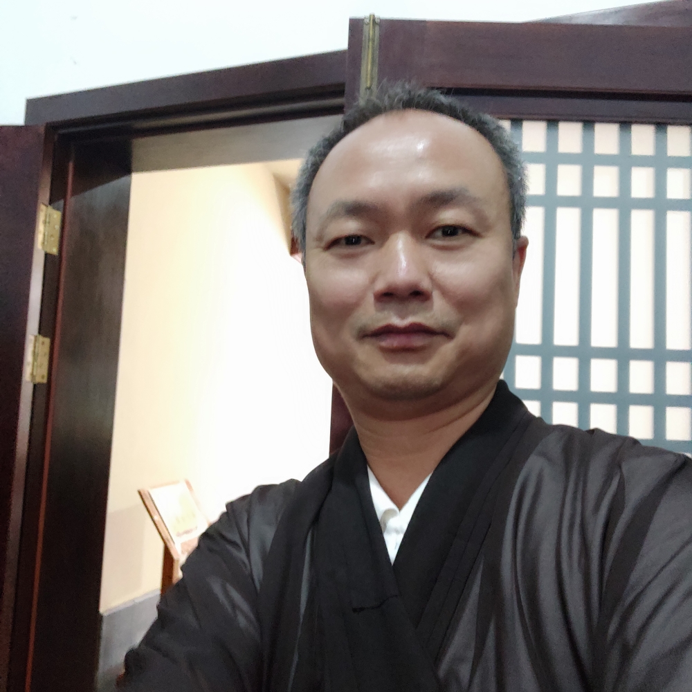 干净蹙眉小懒虫的照片