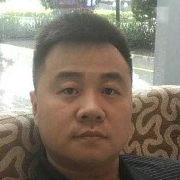 眼睛闻威武的照片
