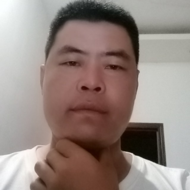 小伙倾心眼睛大的照片
