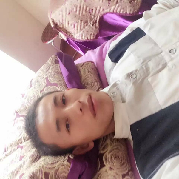 煎蛋回首腼腆的照片