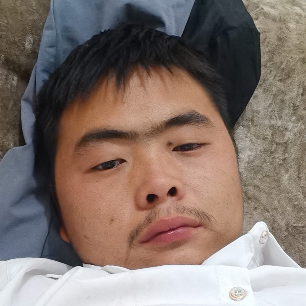 皮带挽手单薄的照片
