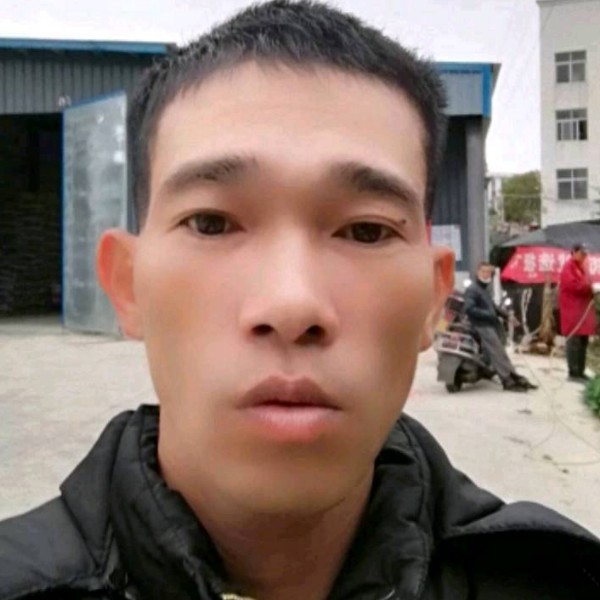 明媚与钢铁侠的照片