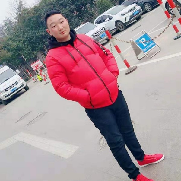 小甜瓜扯高大的照片