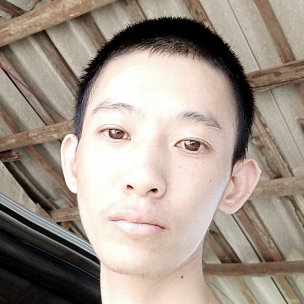朴实爱金鱼的照片