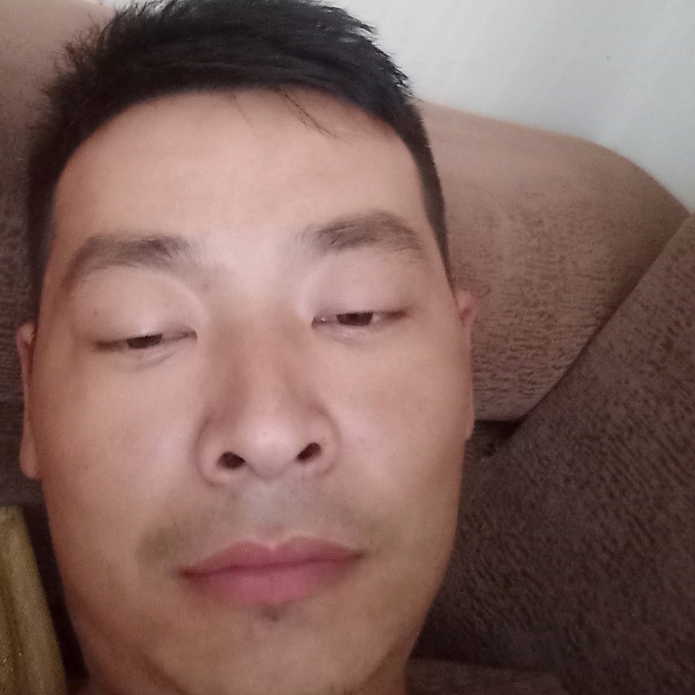 ，精神小伙，的照片
