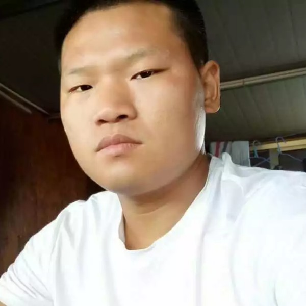 百褶裙单身的照片