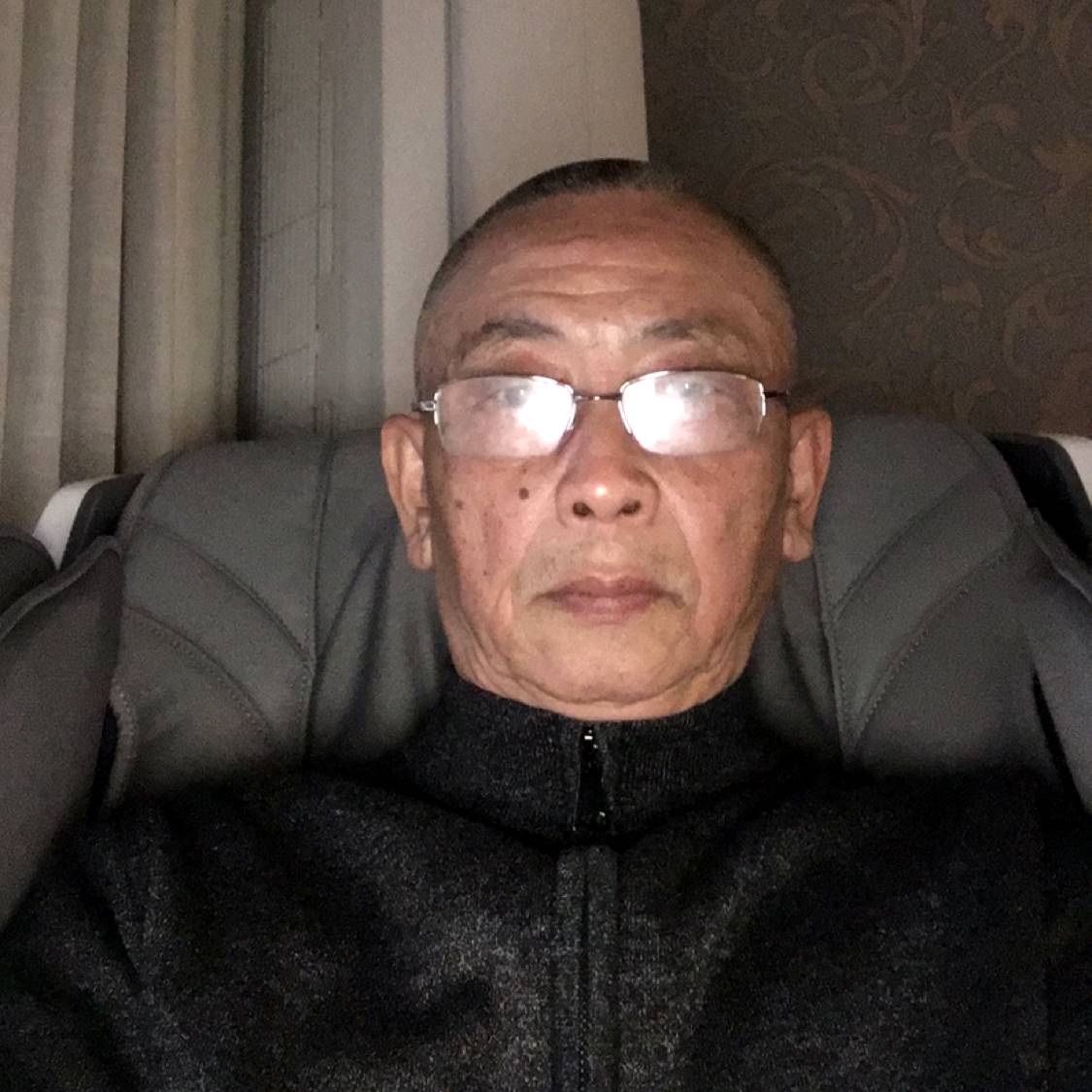 等待挽手煎饼的照片