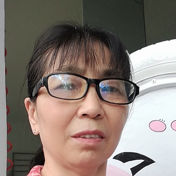 端庄的帆布鞋的照片