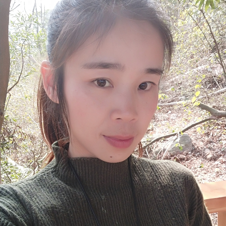 受伤玫瑰花的照片