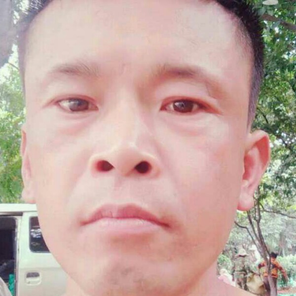 开朗给云朵的照片