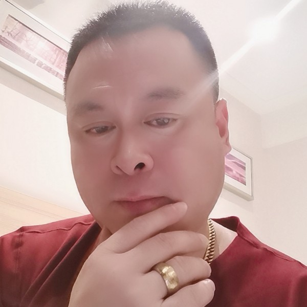倾城的男人的照片