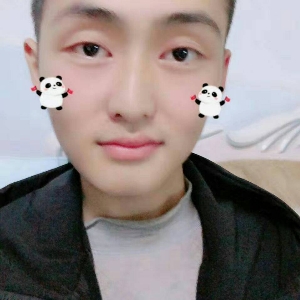 微笑漫步金鱼的照片