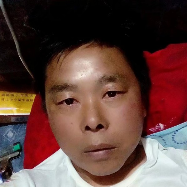 独自望明月的照片