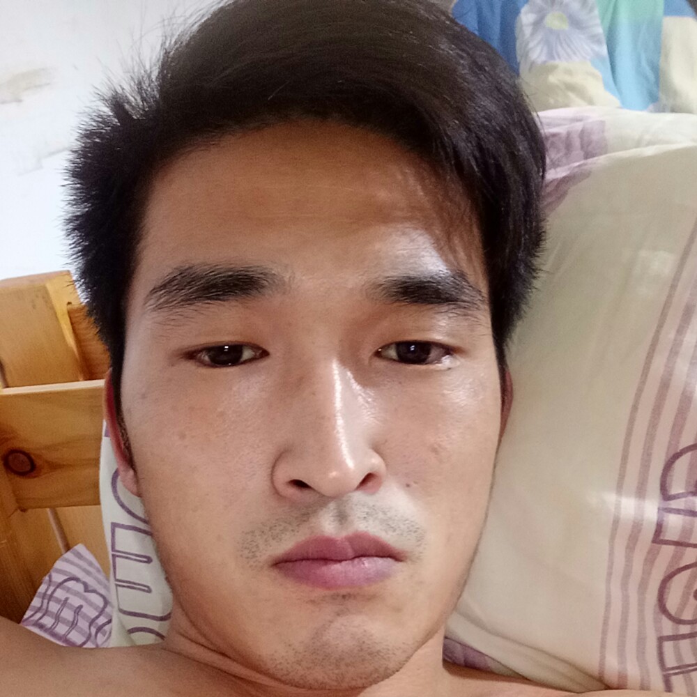 端庄微笑的照片