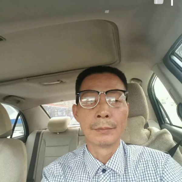 唐朝李的照片