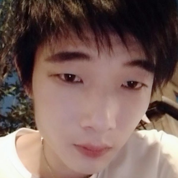 外向打自行车的照片
