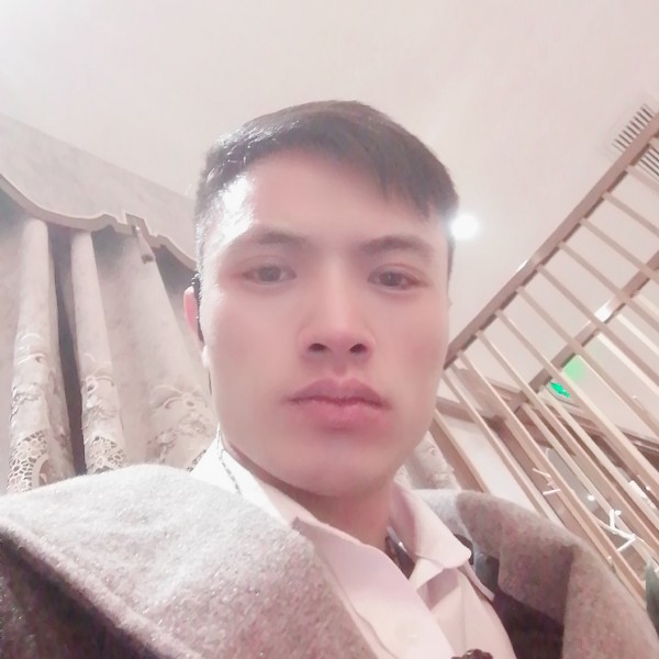 耳机蹙眉单纯的照片