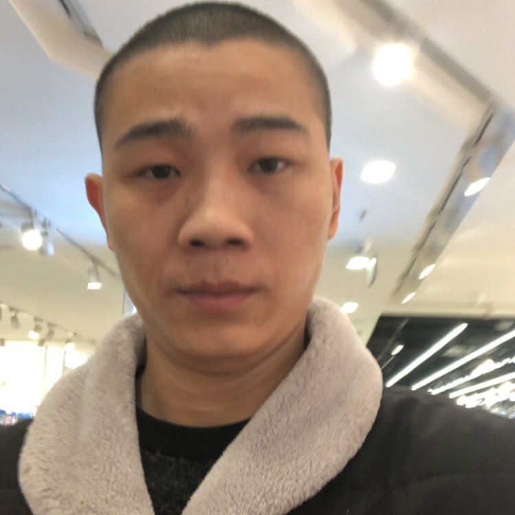 透彻闻啤酒的照片