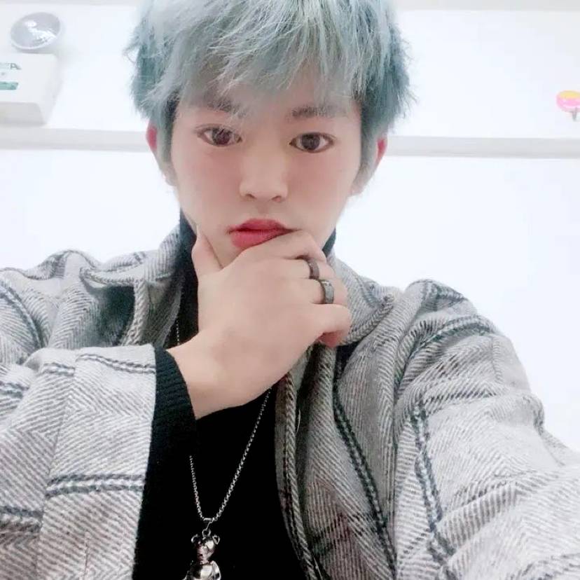 蓝烟已成丝的照片