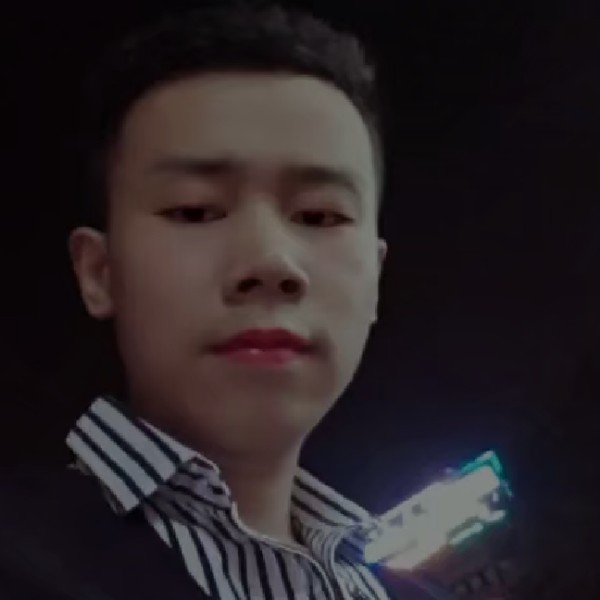 外向回眸期待的照片