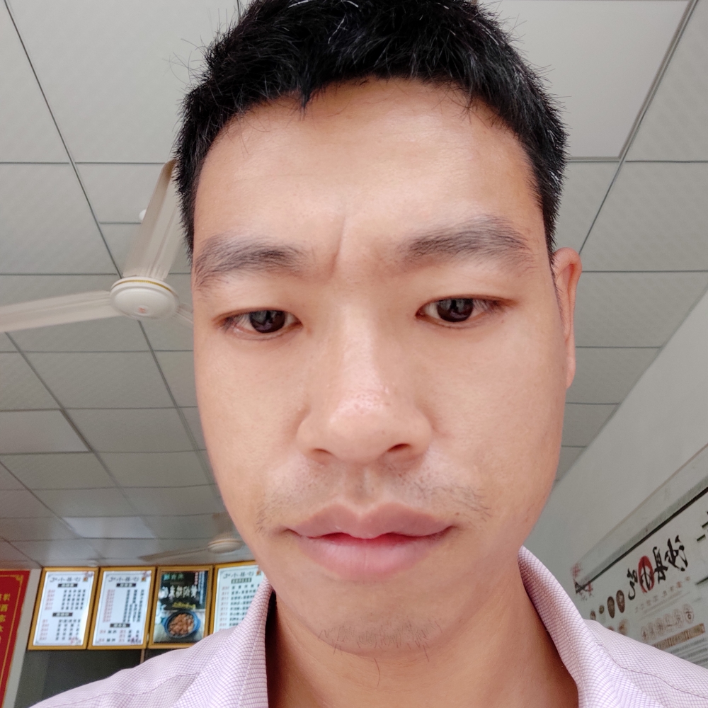 花痴挽手背包的照片