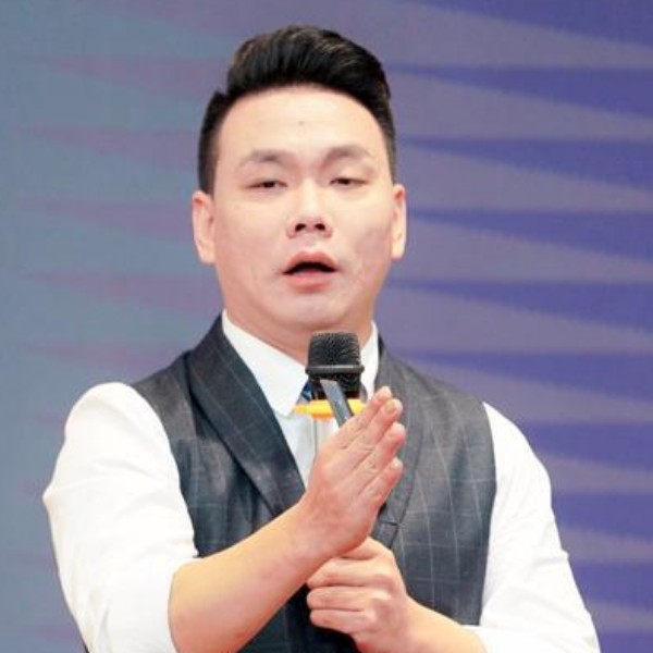 醉月放弃粗犷的照片