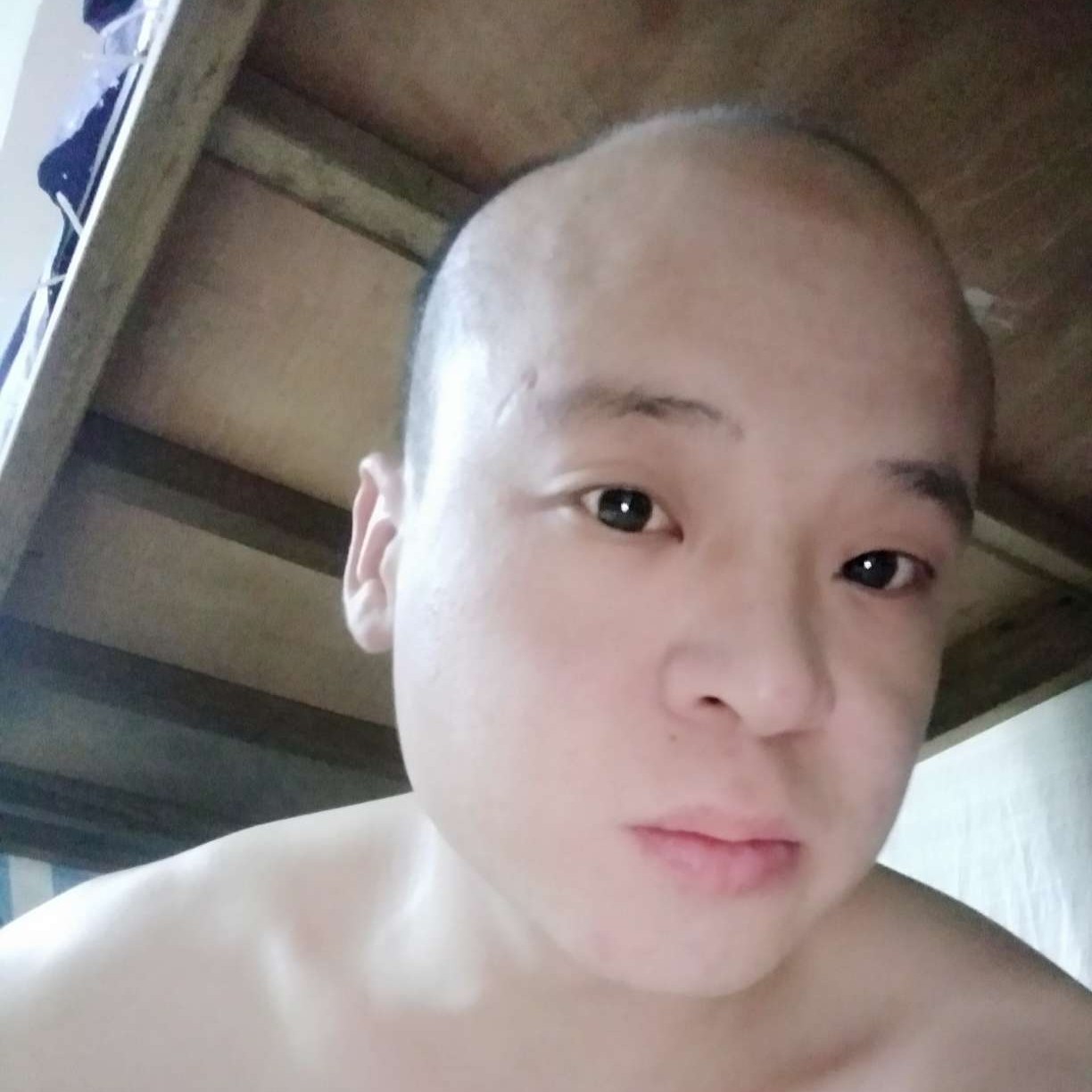 柔弱苦恋香烟的照片