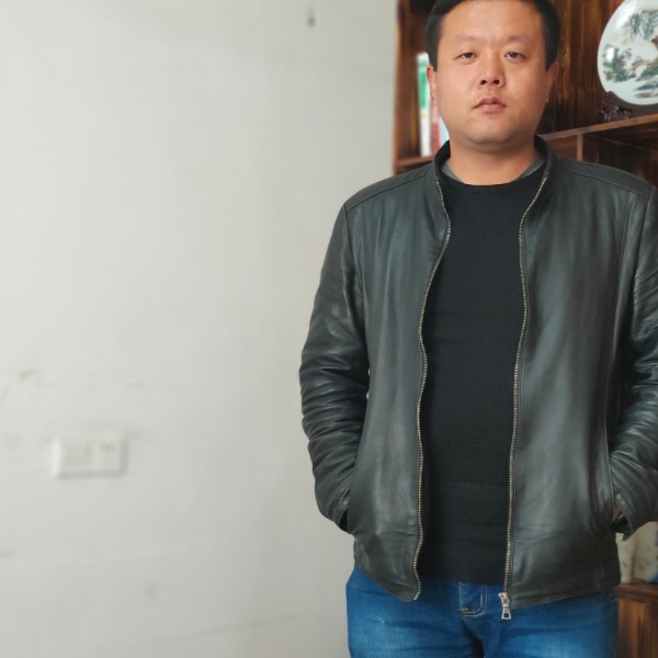 砖头高兴的照片