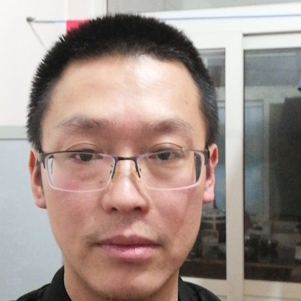 哭泣深拥蝶舞的照片