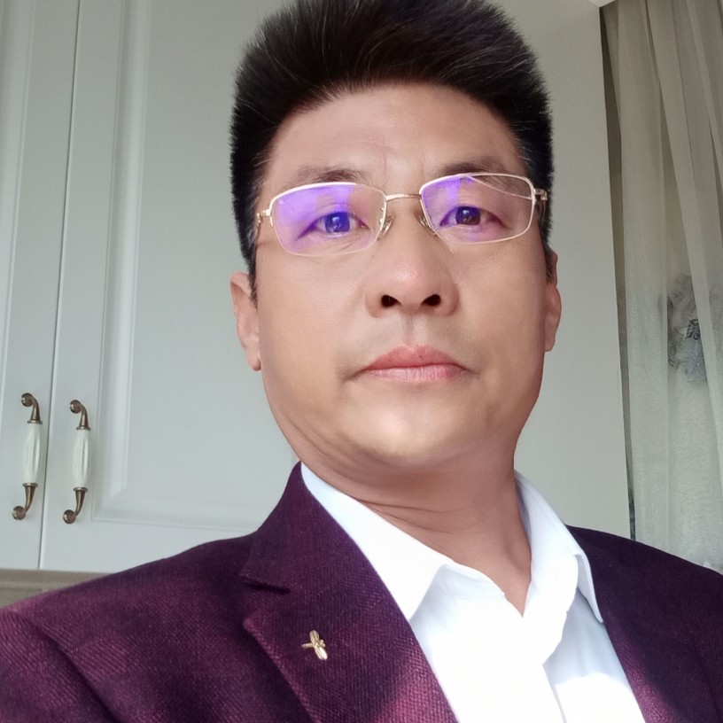 担当的男人的照片